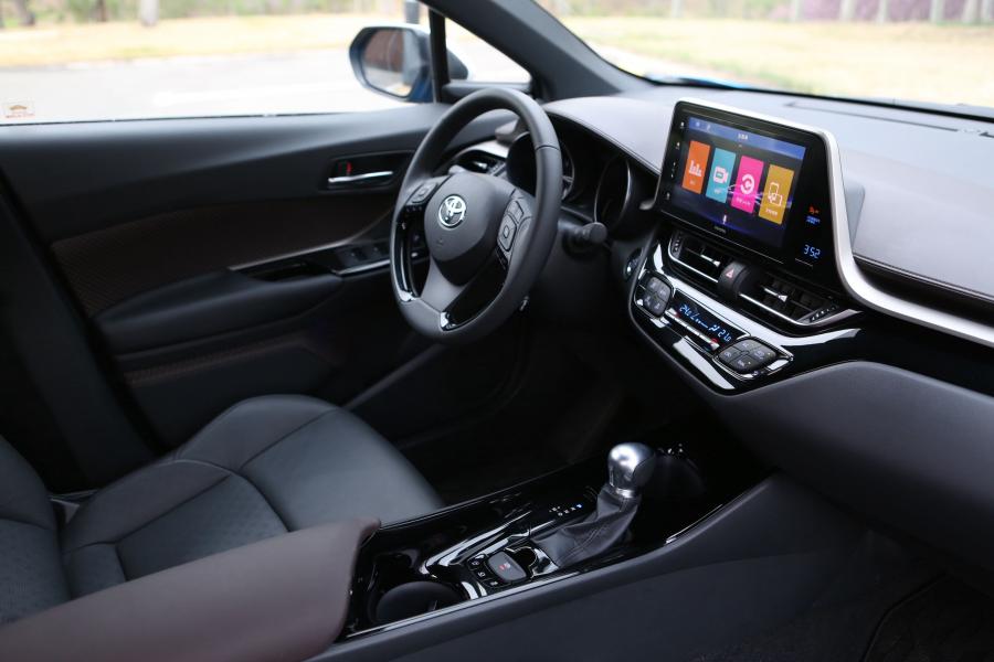 Интерьер Toyota Izoa 2018 года  (фото 16 из 24)